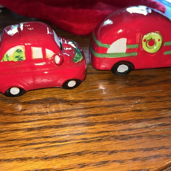 EC Christmas salt & pepper shakers. Car towing a camper 3”x 1.5” each piece - Picture 9 of 16